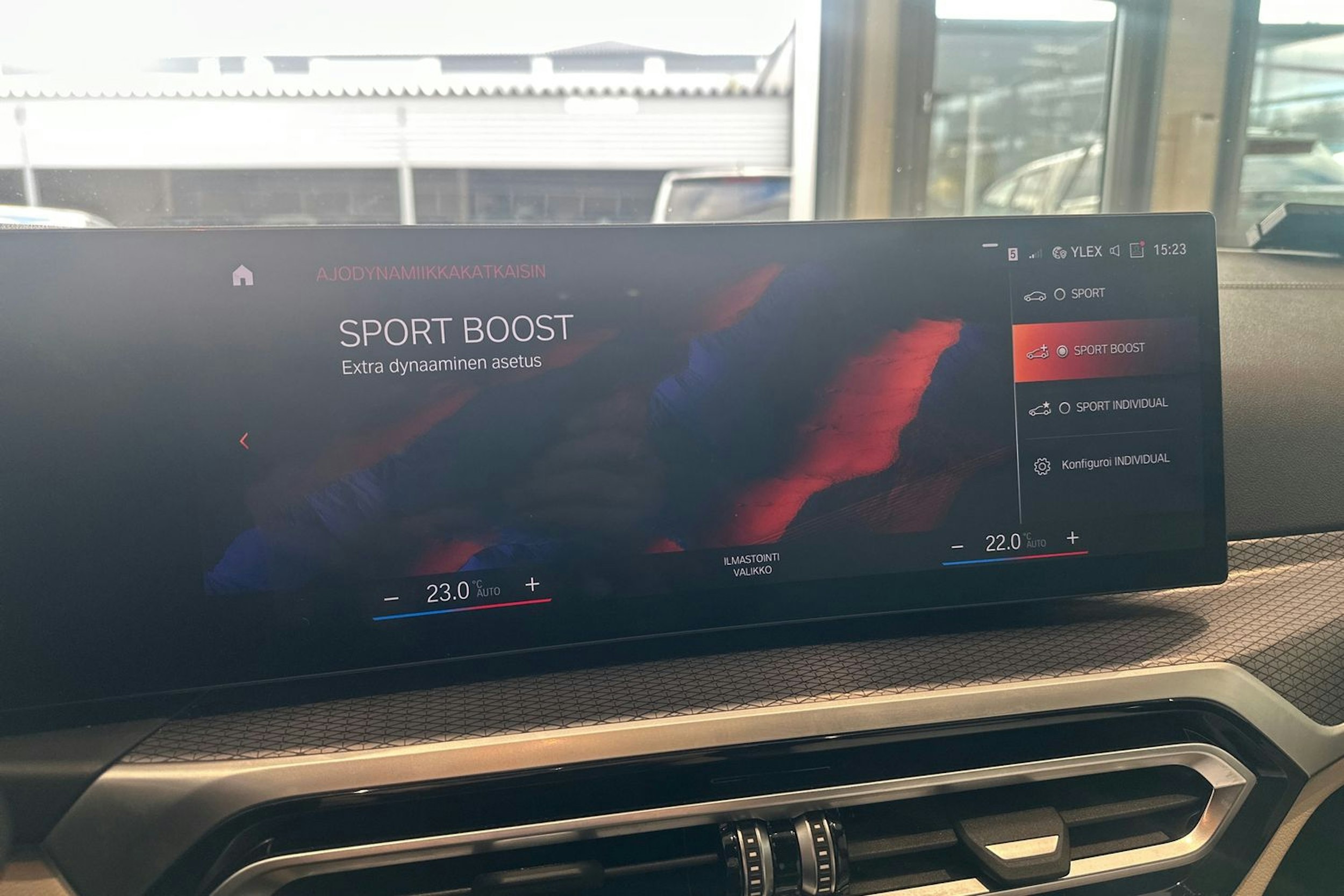 valkoinen BMW i4 M50 2022 kuva 19.