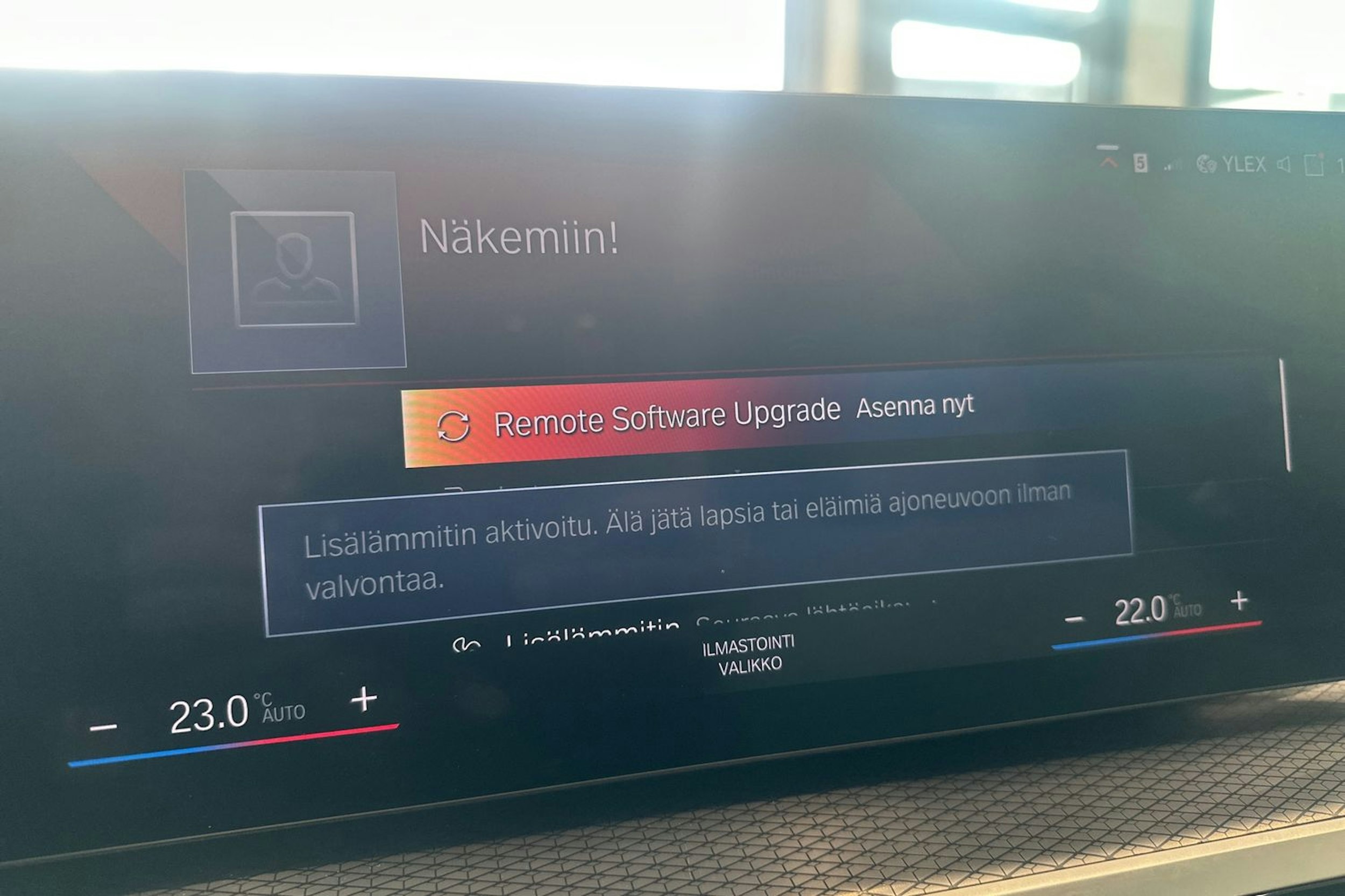 valkoinen BMW i4 M50 2022 kuva 21.
