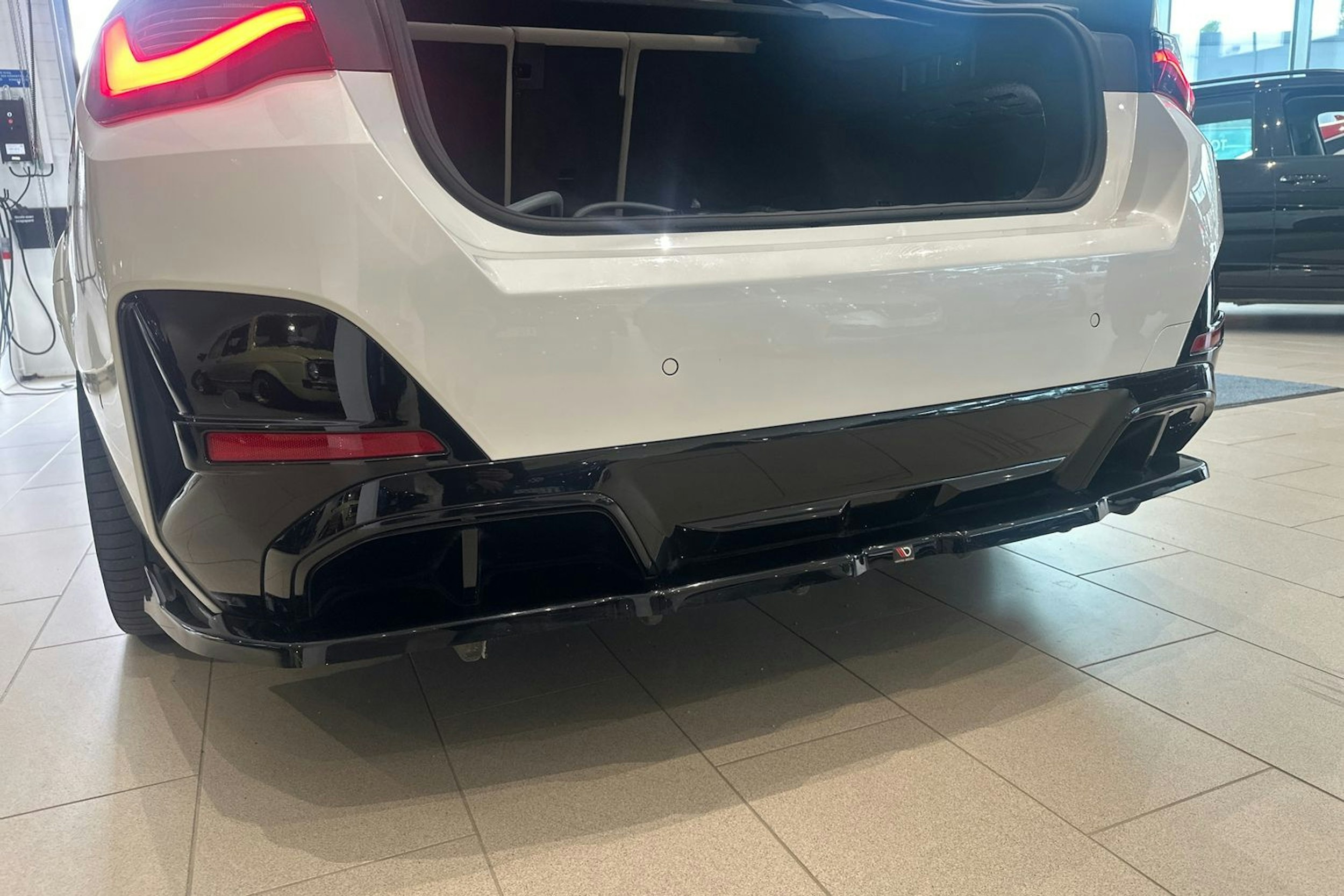 valkoinen BMW i4 M50 2022 kuva 22.