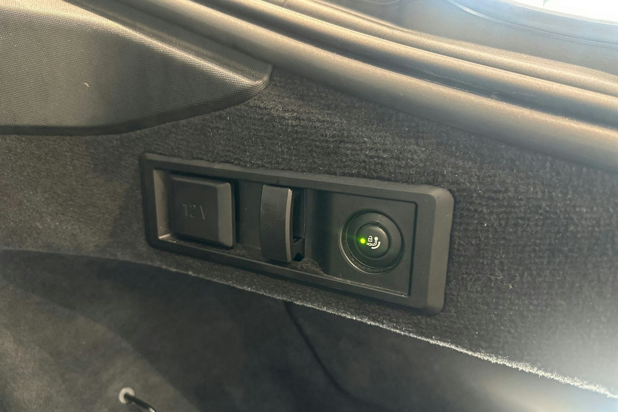 valkoinen BMW i4 M50 2022 kuva 23.