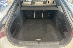 valkoinen BMW i4 M50 2022 kuva 24.
