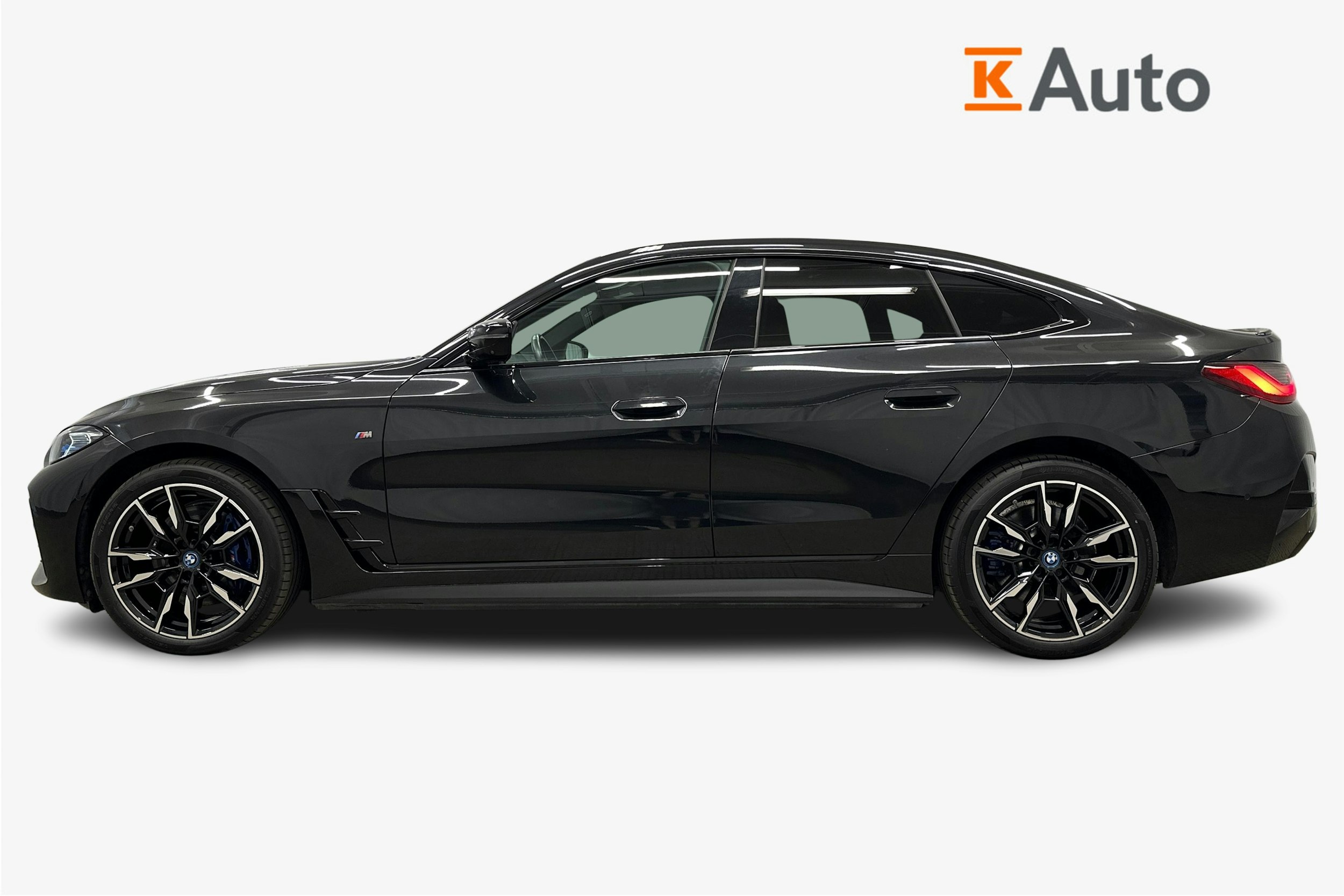 musta BMW i4 M50 2022 kuva 6.