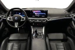 musta BMW i4 M50 2022 kuva 9.
