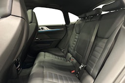 musta BMW i4 M50 2022 kuva 10.