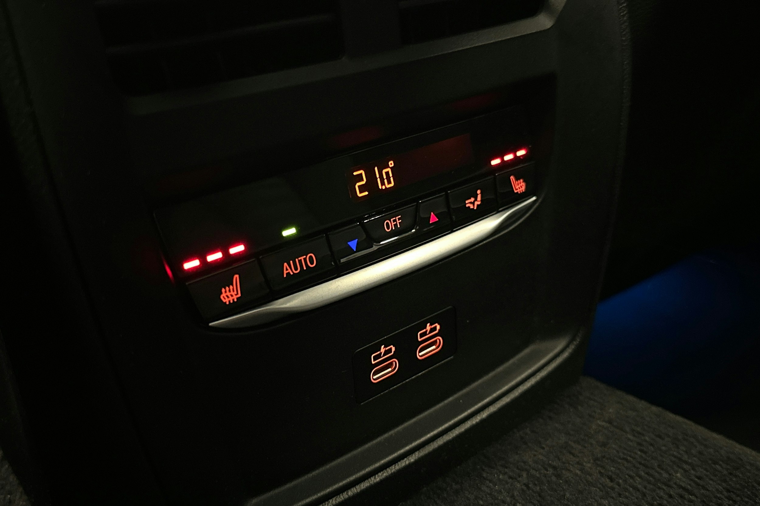 musta BMW i4 M50 2022 kuva 17.