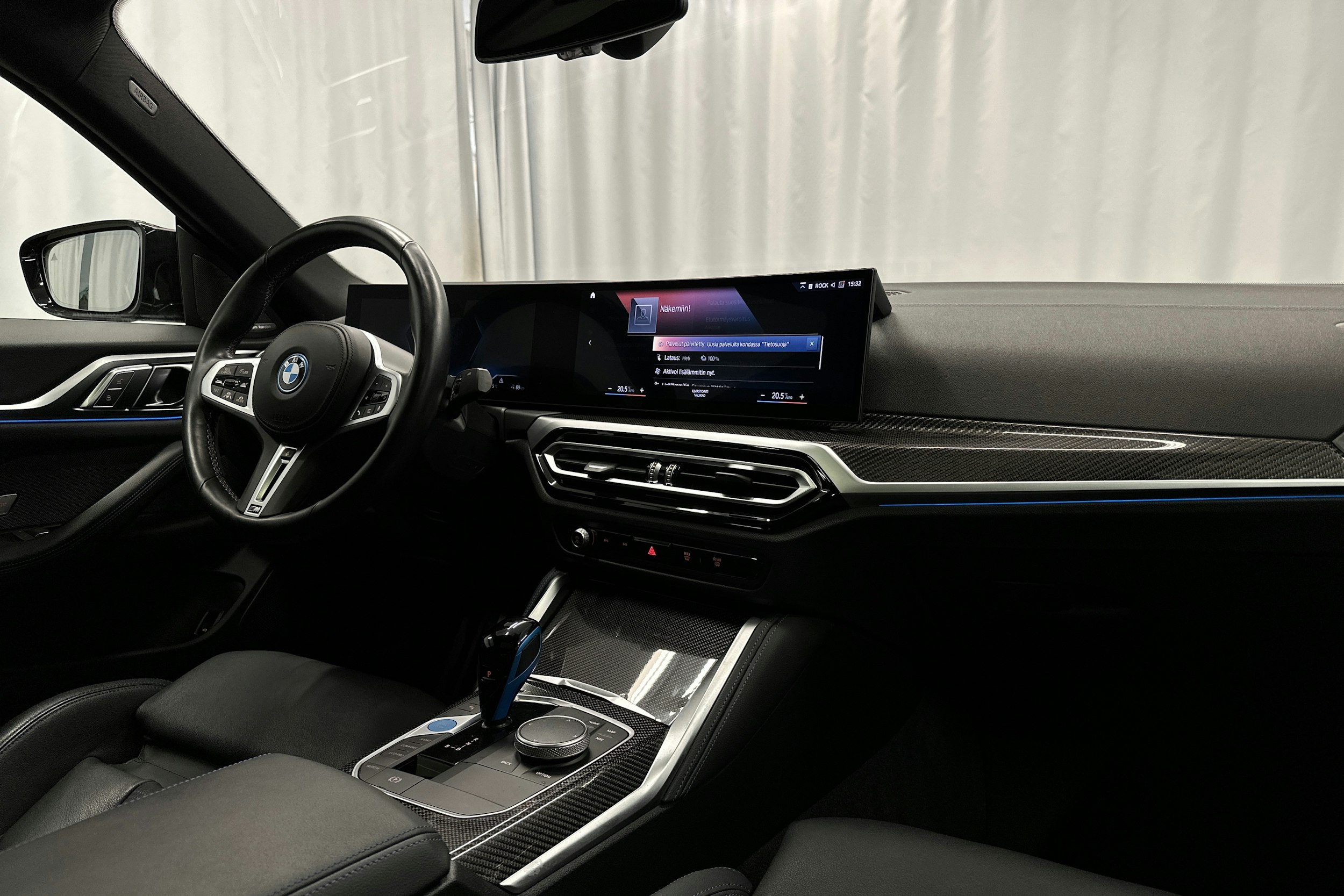 musta BMW i4 M50 2022 kuva 18.