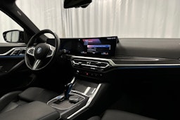 musta BMW i4 M50 2022 kuva 18.
