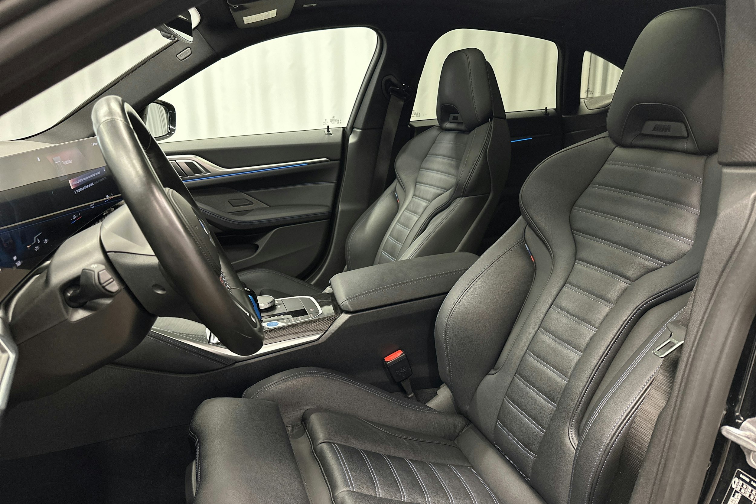 musta BMW i4 M50 2022 kuva 20.
