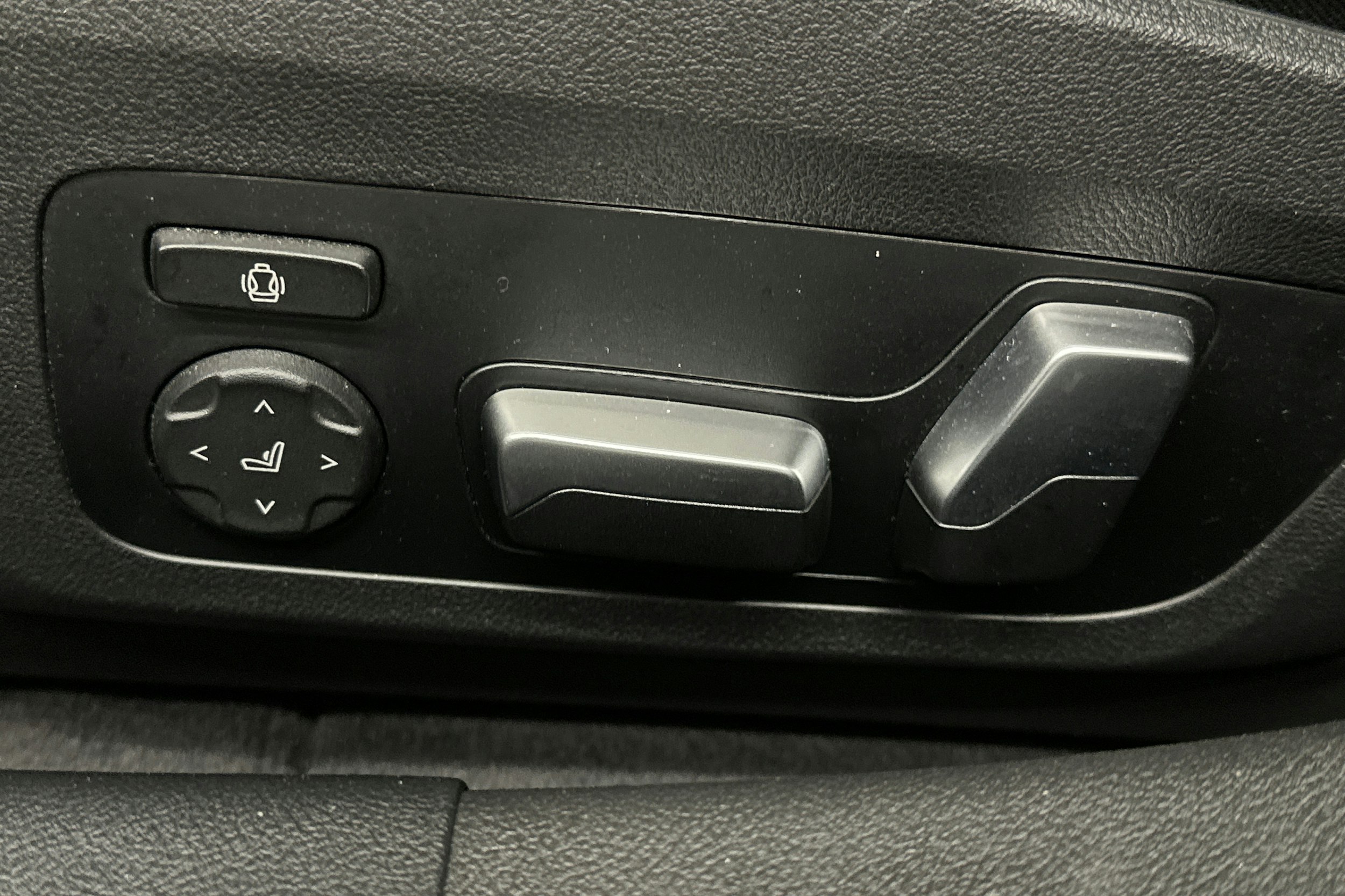 musta BMW i4 M50 2022 kuva 21.