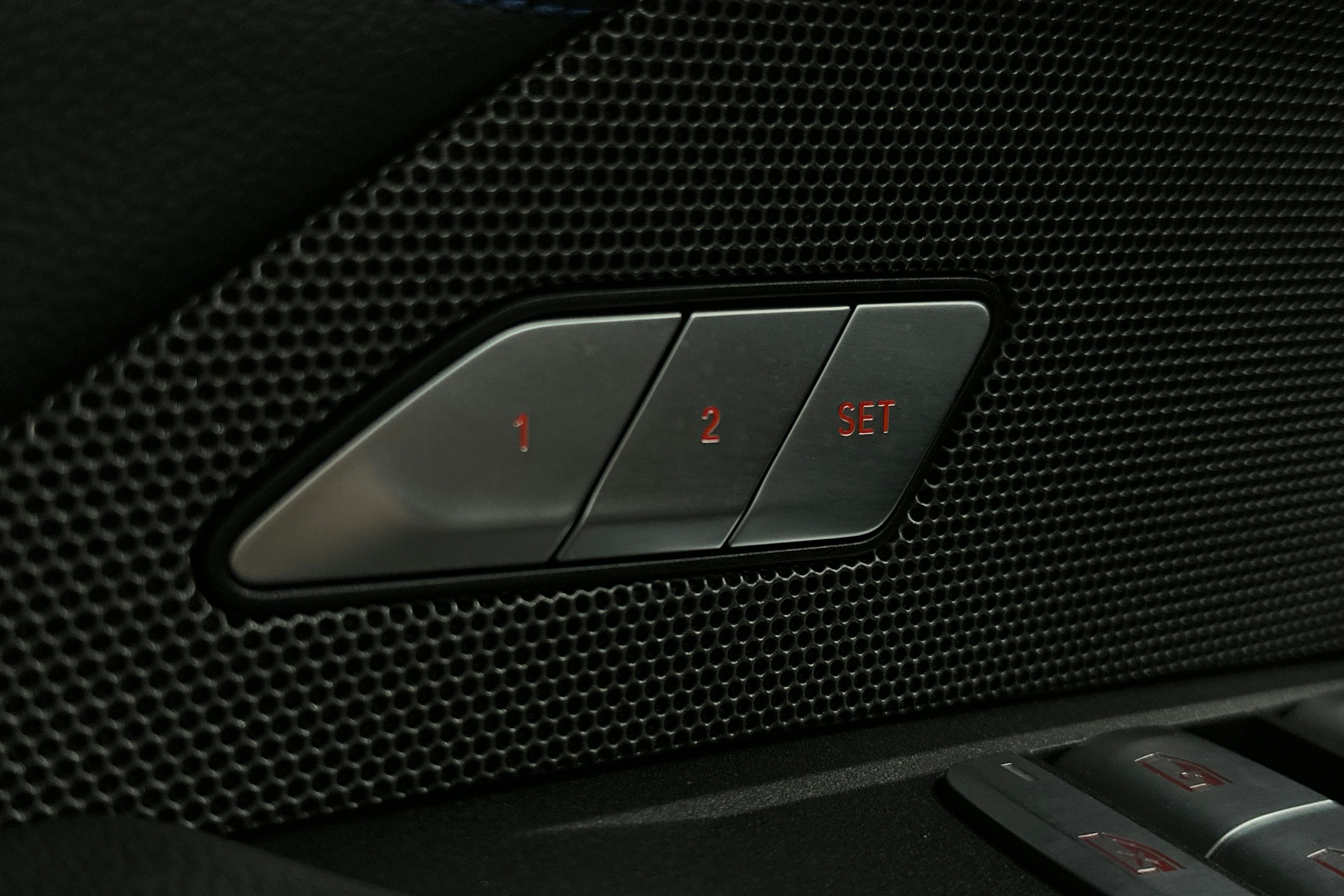 musta BMW i4 M50 2022 kuva 22.