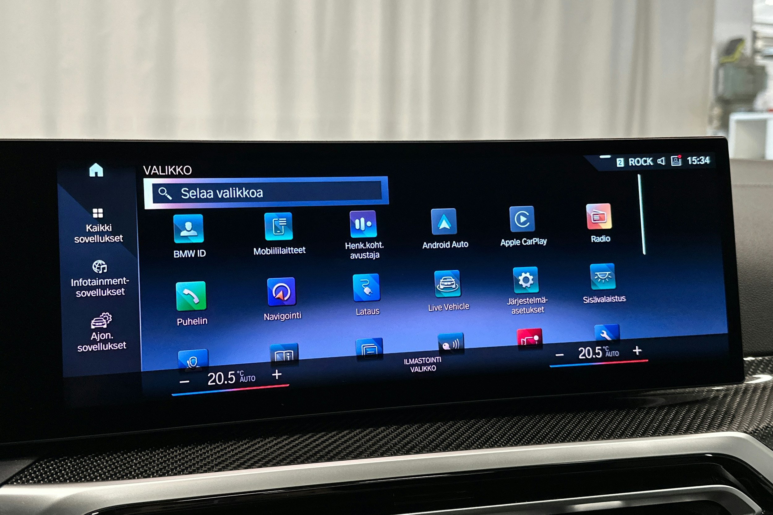 musta BMW i4 M50 2022 kuva 28.