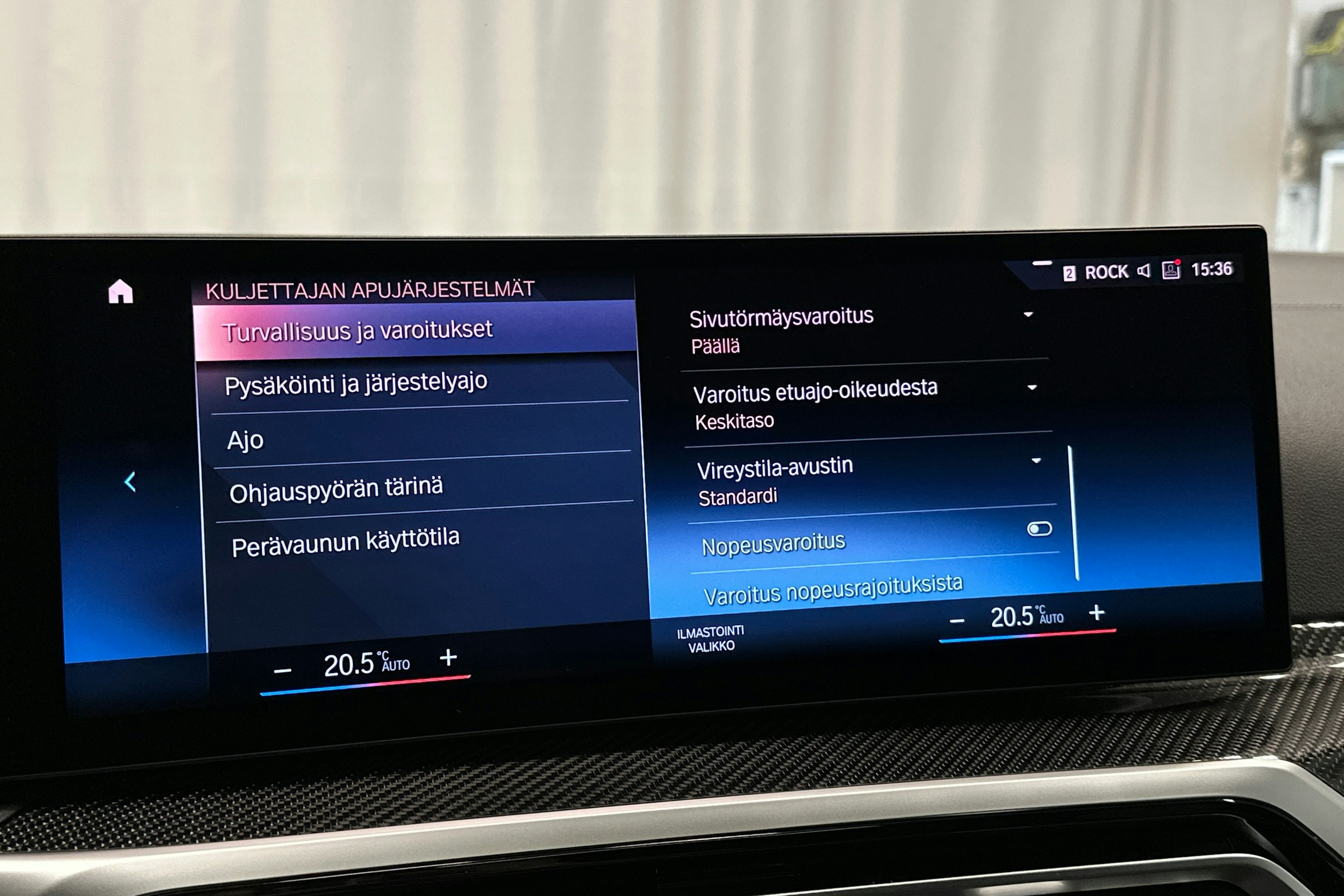 musta BMW i4 M50 2022 kuva 32.
