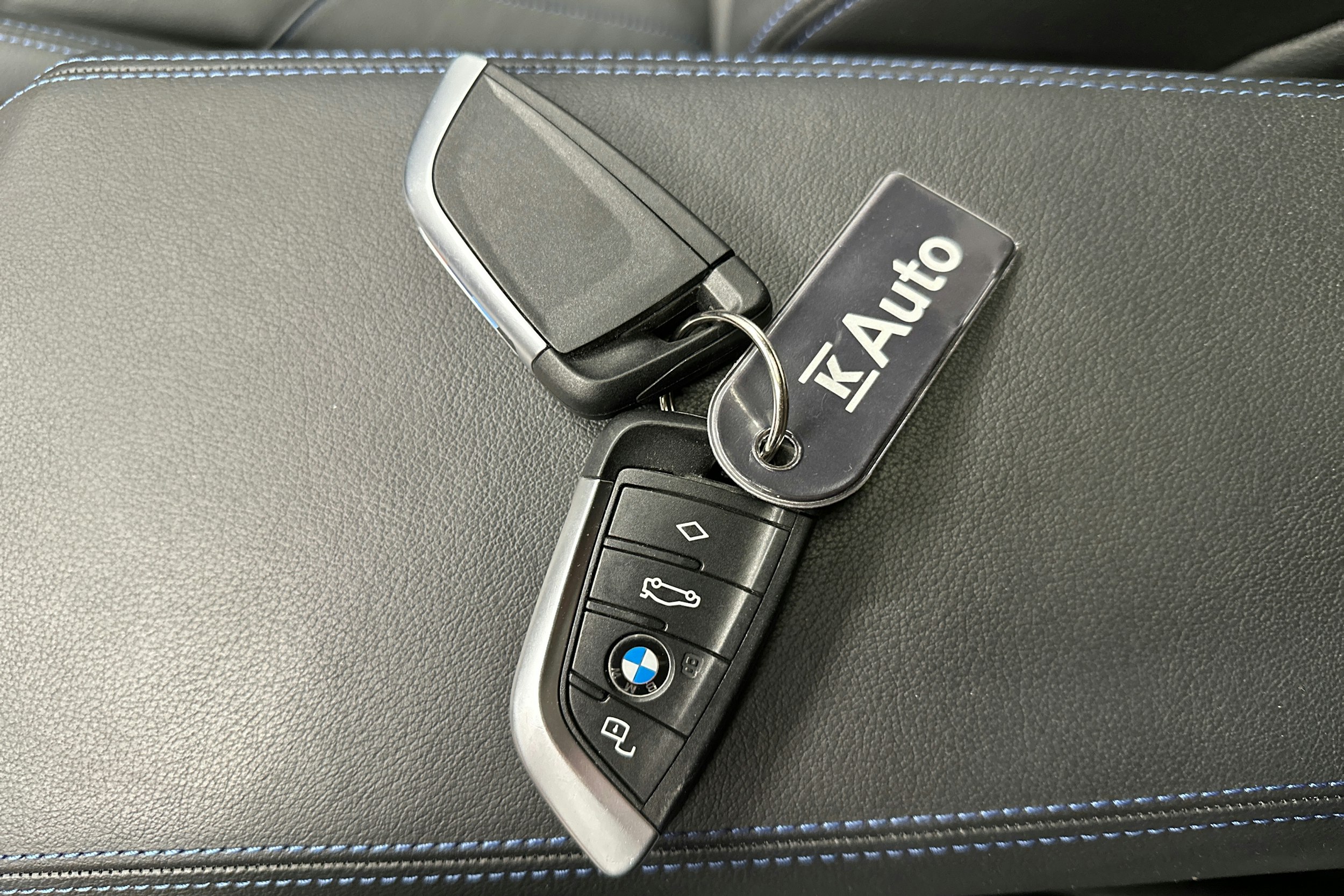 musta BMW i4 M50 2022 kuva 40.