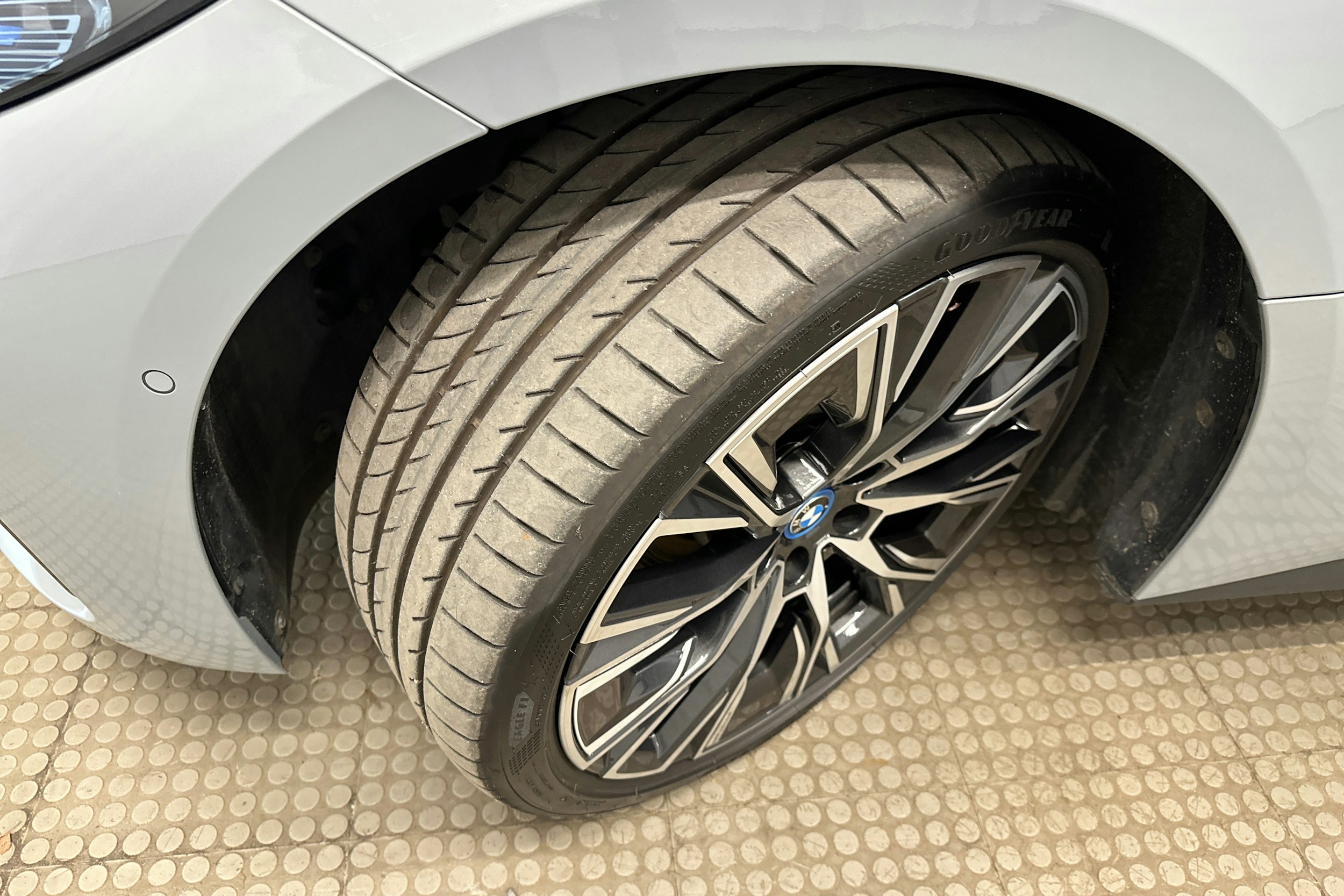 harmaa BMW i4 M50 2022 kuva 13.