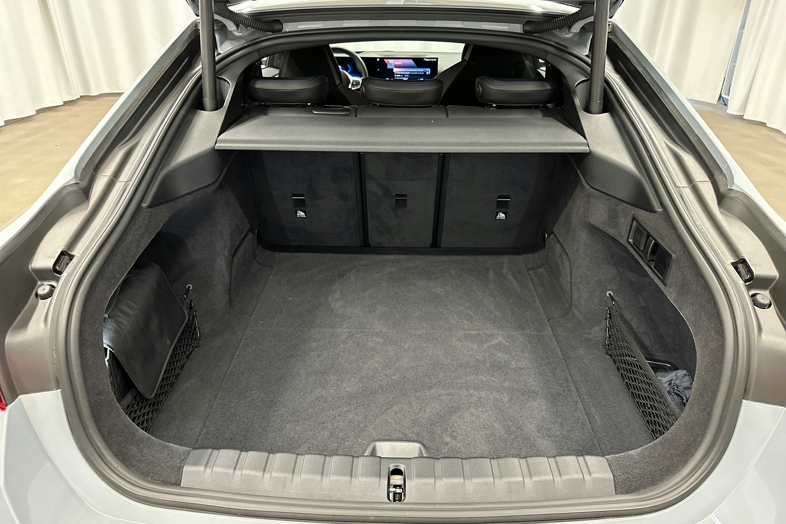 harmaa BMW i4 M50 2022 kuva 33.