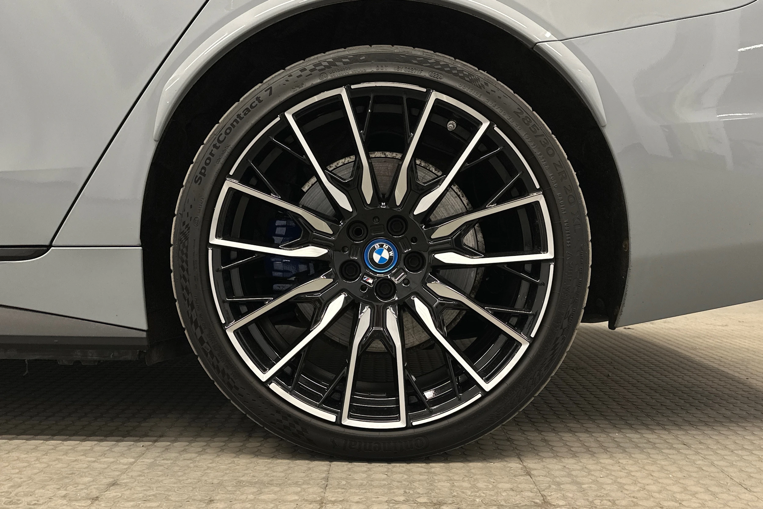 harmaa BMW i4 M50 2022 kuva 13.