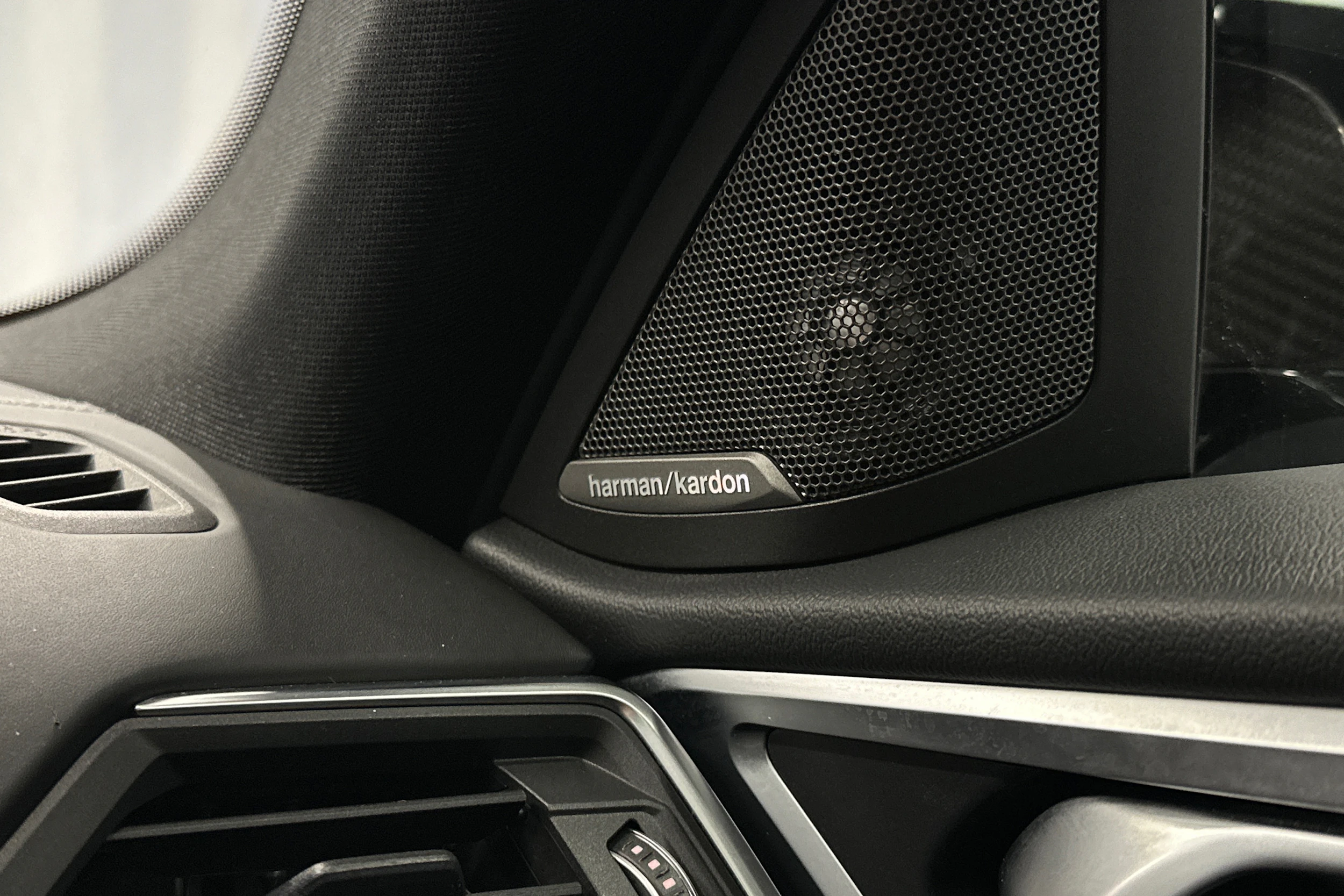 harmaa BMW i4 M50 2022 kuva 29.