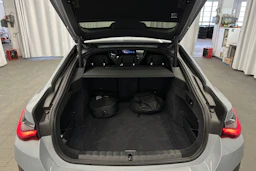 harmaa BMW i4 M50 2022 kuva 33.