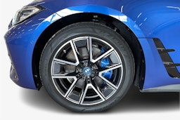 sininen BMW i4 M50 2023 kuva 11.