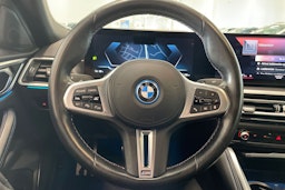 sininen BMW i4 M50 2023 kuva 17.
