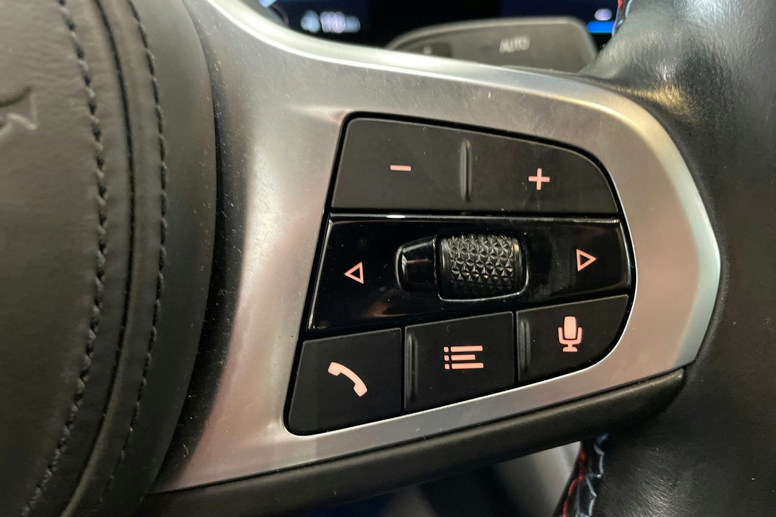 sininen BMW i4 M50 2023 kuva 18.
