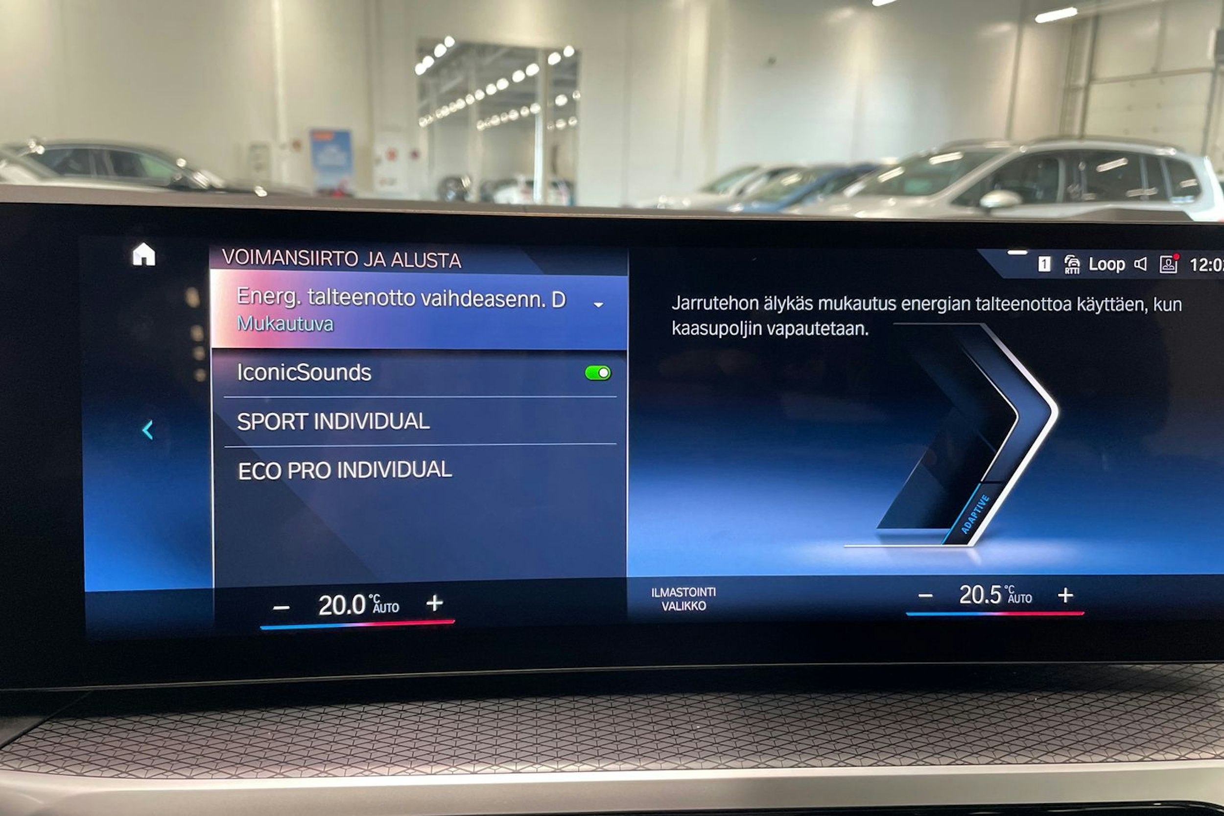 sininen BMW i4 M50 2023 kuva 32.