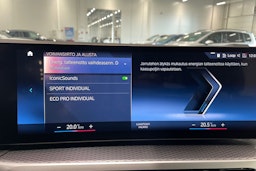 sininen BMW i4 M50 2023 kuva 32.