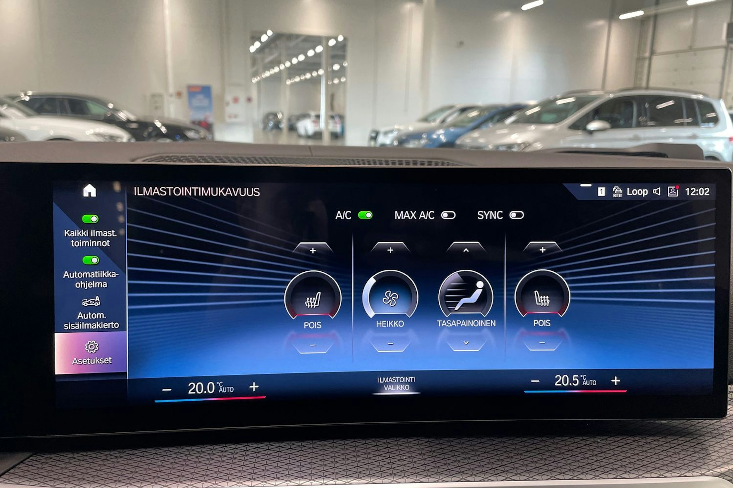 sininen BMW i4 M50 2023 kuva 33.