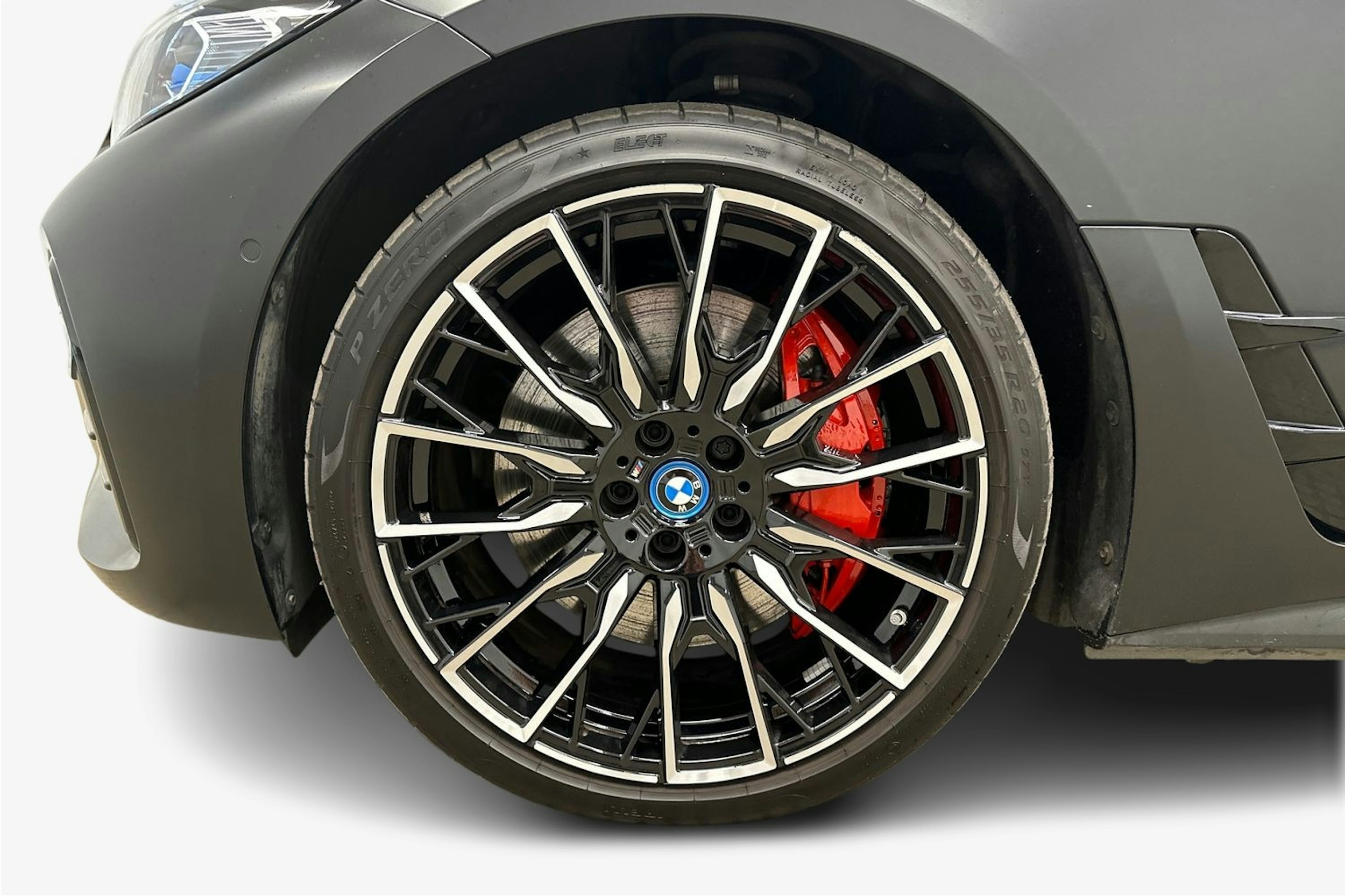 musta BMW i4 M50 2023 kuva 9.