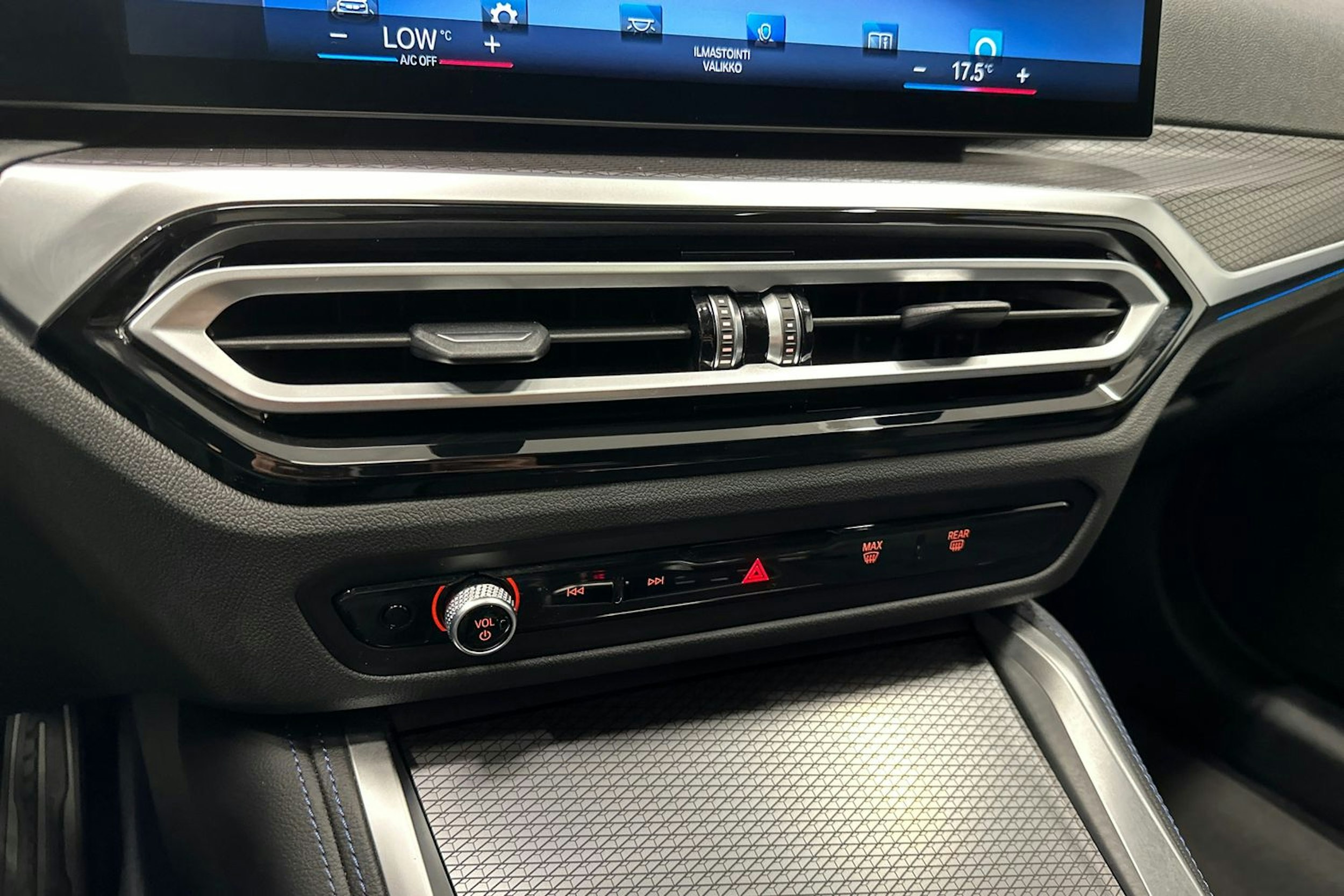 musta BMW i4 M50 2023 kuva 17.