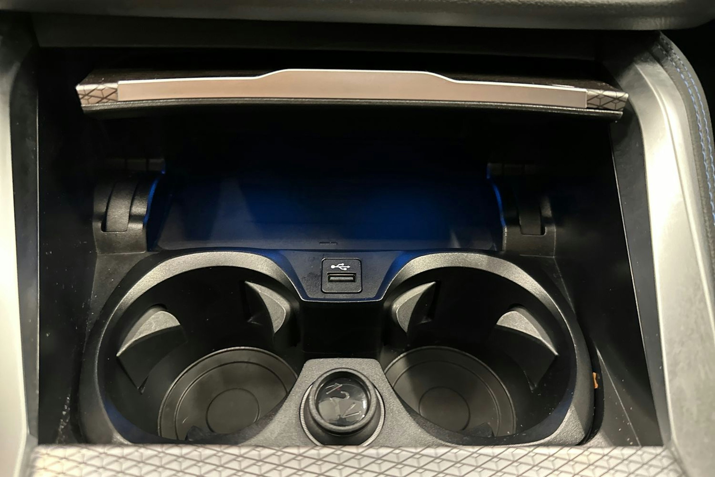 musta BMW i4 M50 2023 kuva 18.