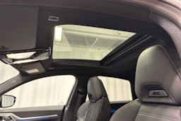 musta BMW i4 M50 2023 kuva 22.