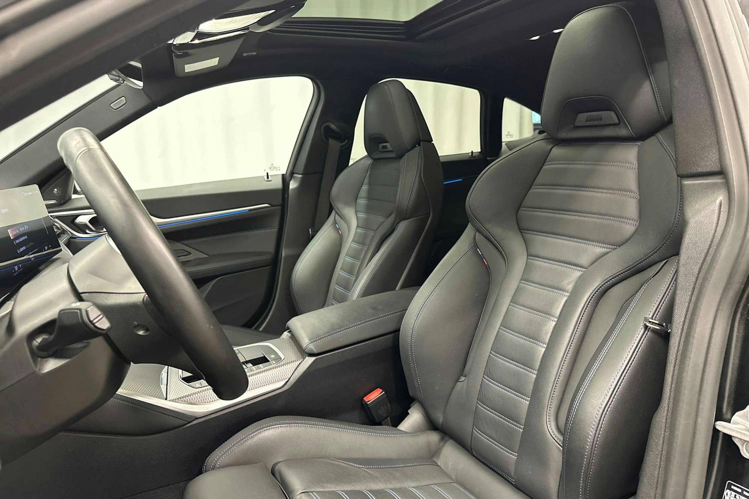 musta BMW i4 M50 2023 kuva 23.