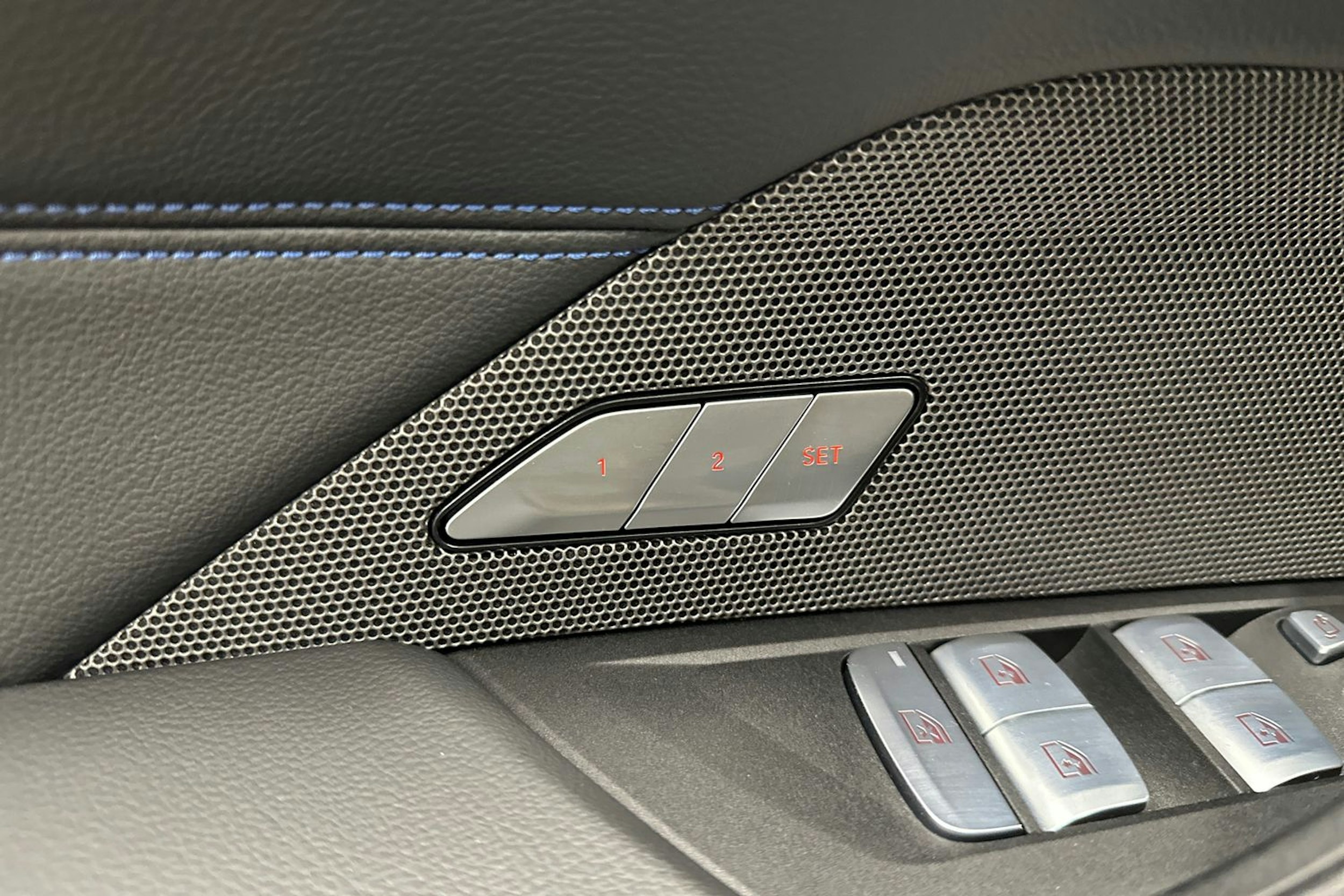 musta BMW i4 M50 2023 kuva 25.