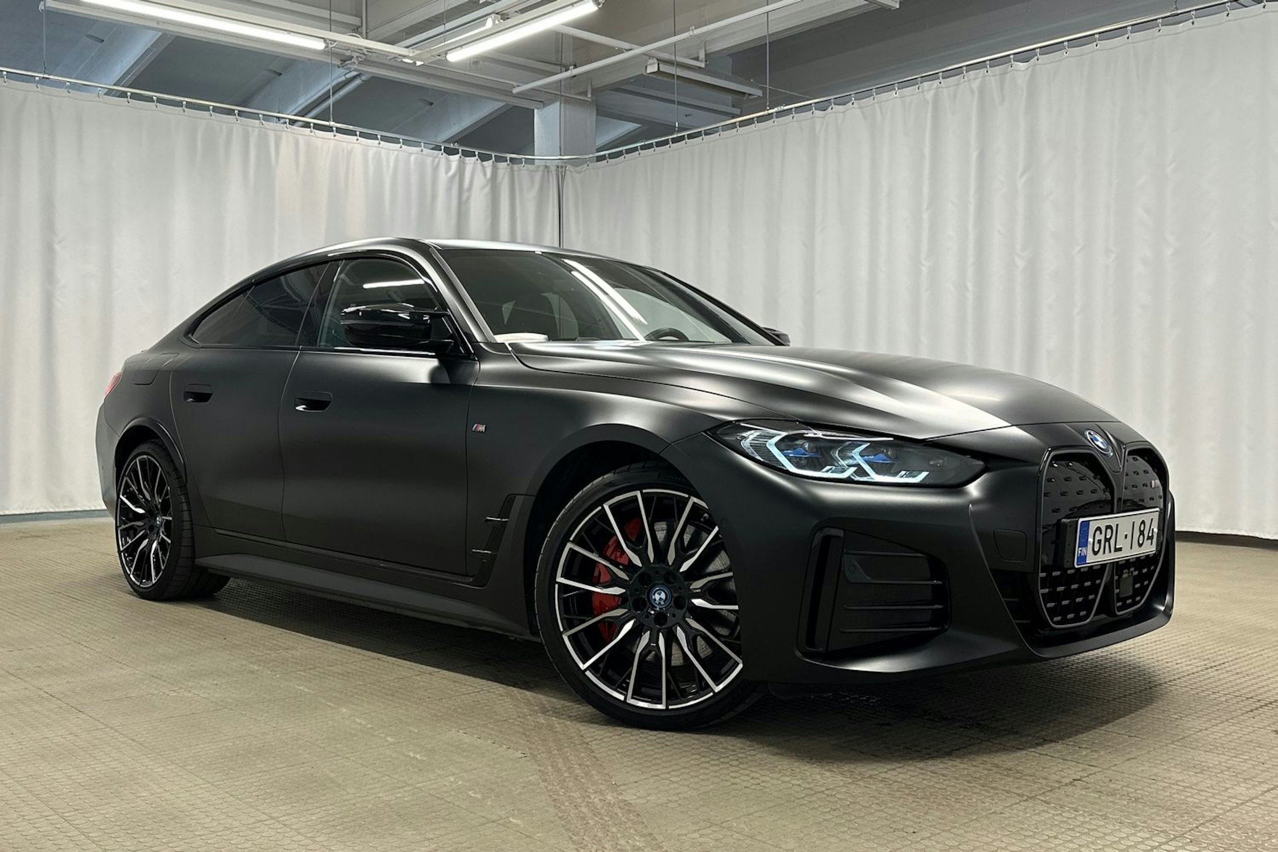 musta BMW i4 M50 2023 kuva 31.