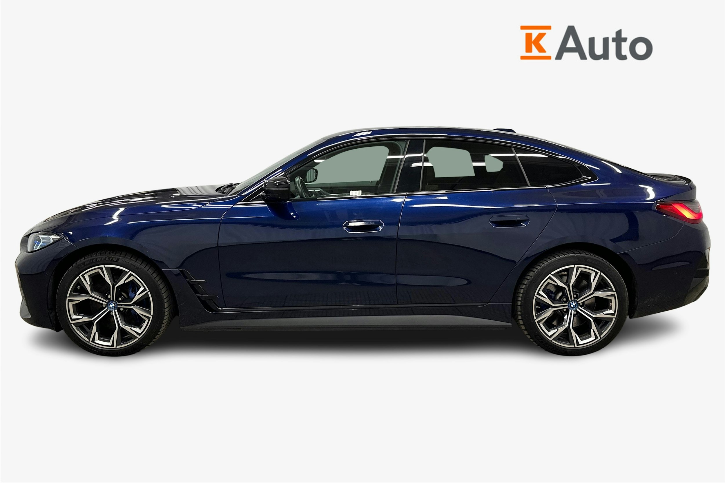 sininen BMW i4 M50 2023 kuva 6.