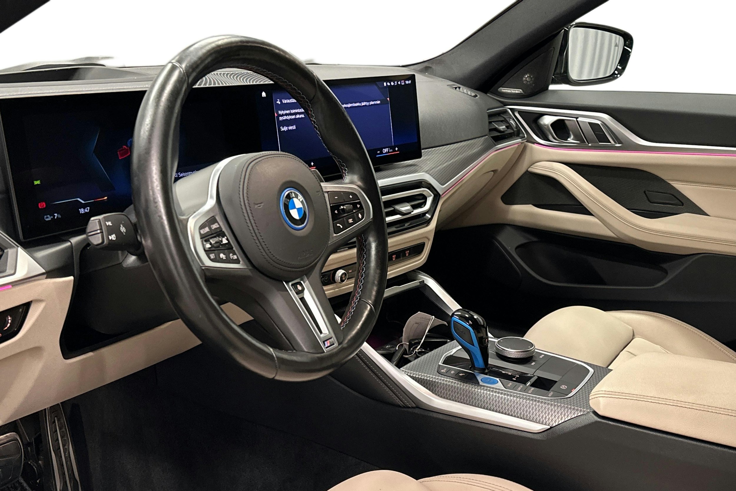 sininen BMW i4 M50 2023 kuva 7.