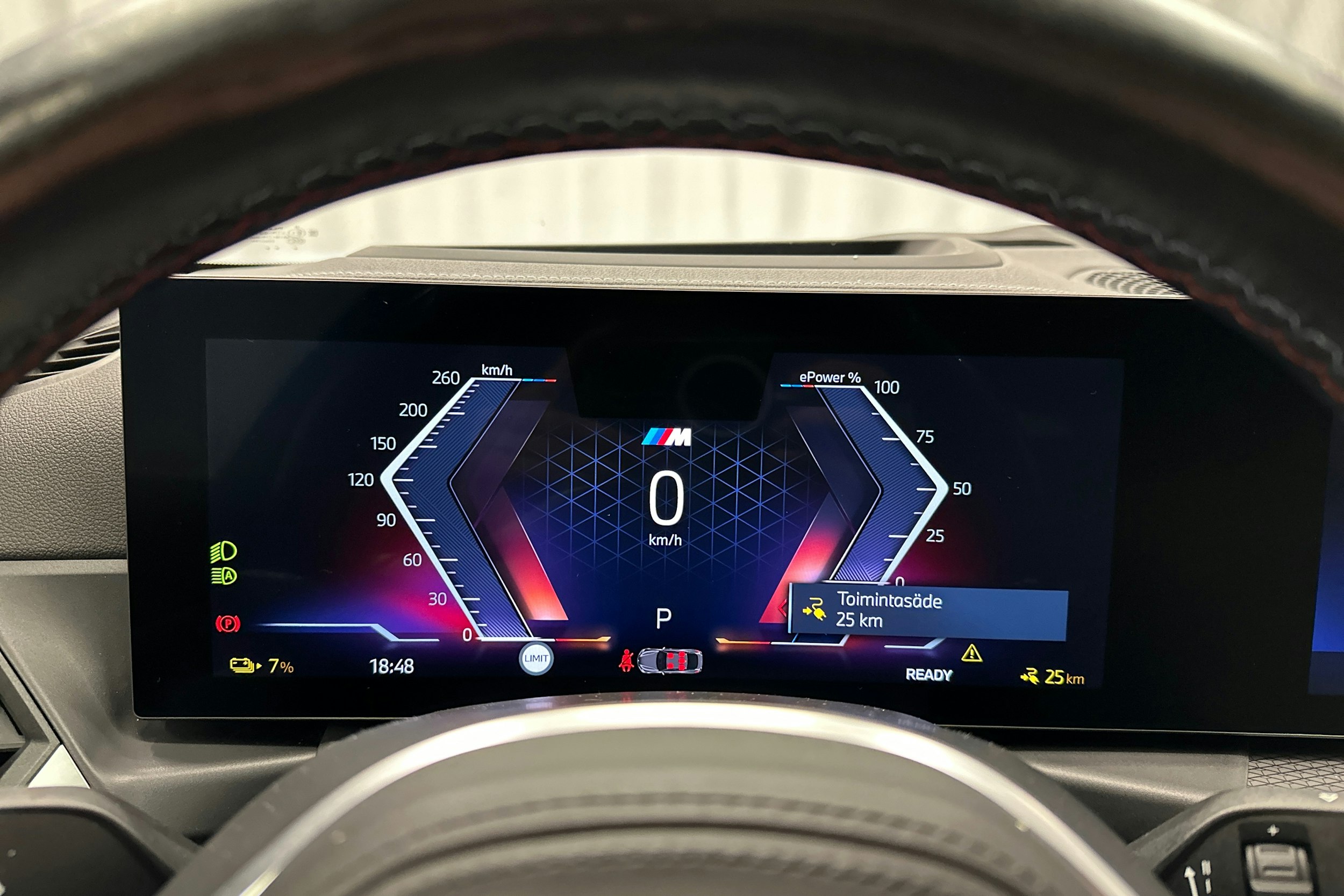 sininen BMW i4 M50 2023 kuva 17.