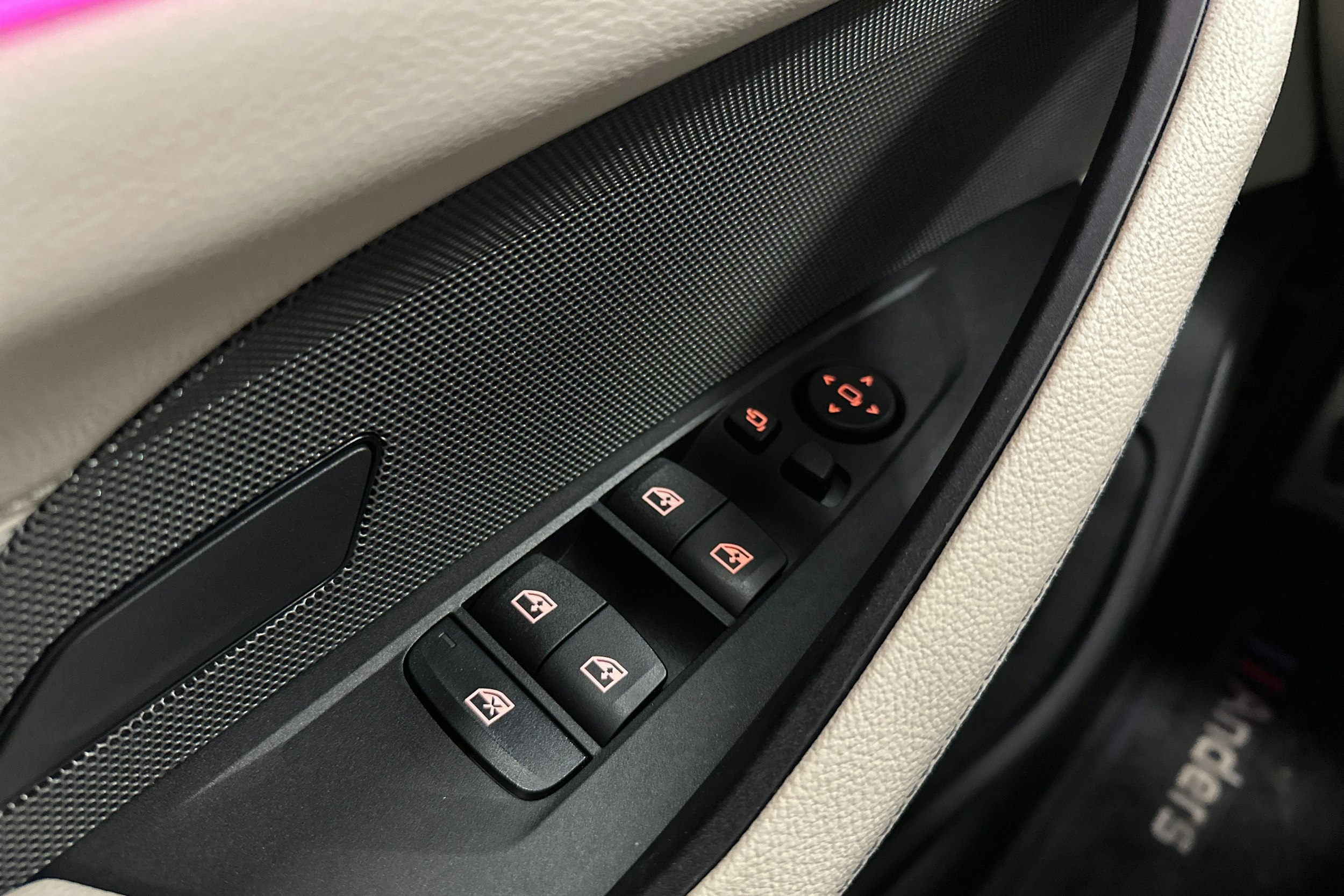 sininen BMW i4 M50 2023 kuva 19.