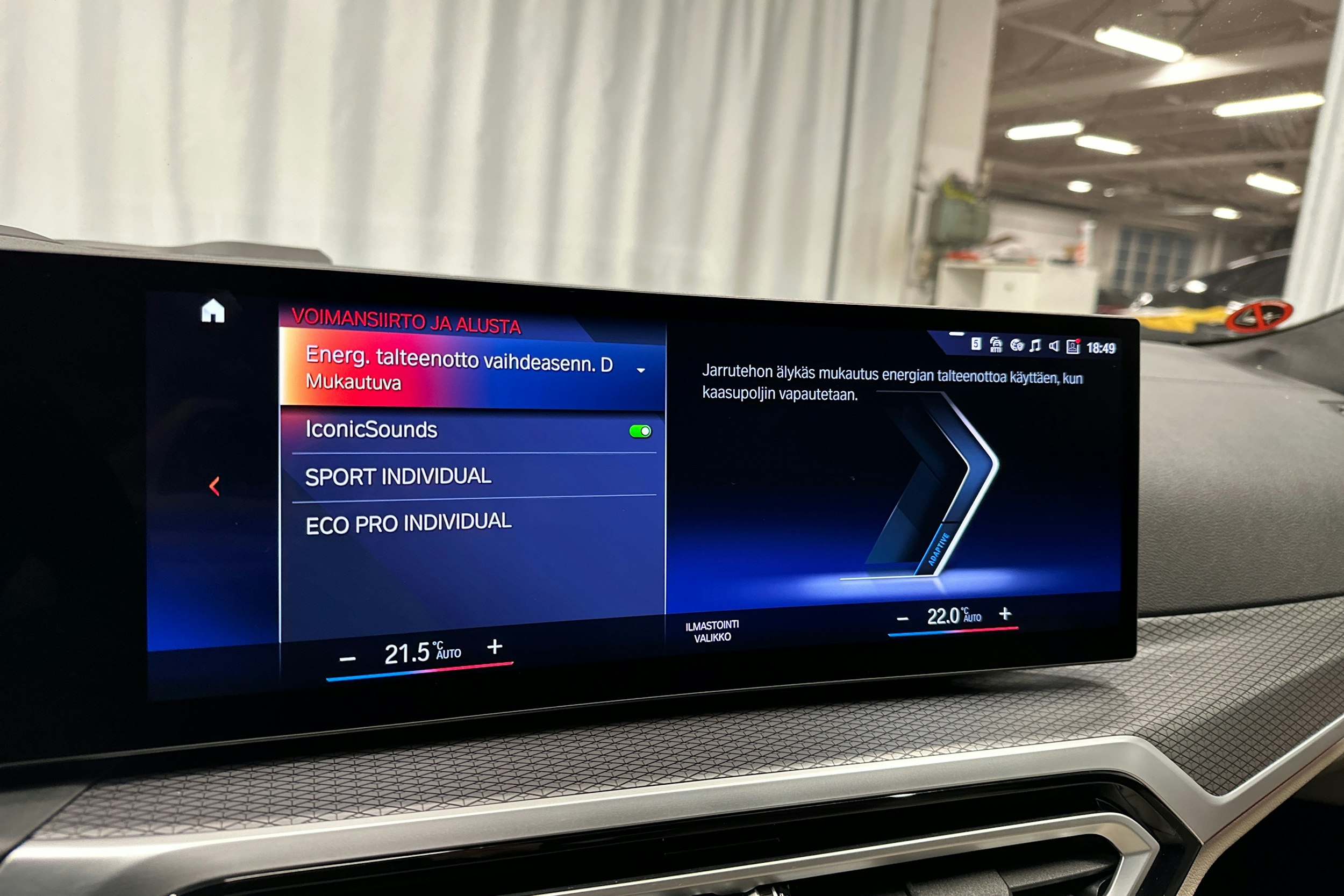 sininen BMW i4 M50 2023 kuva 26.