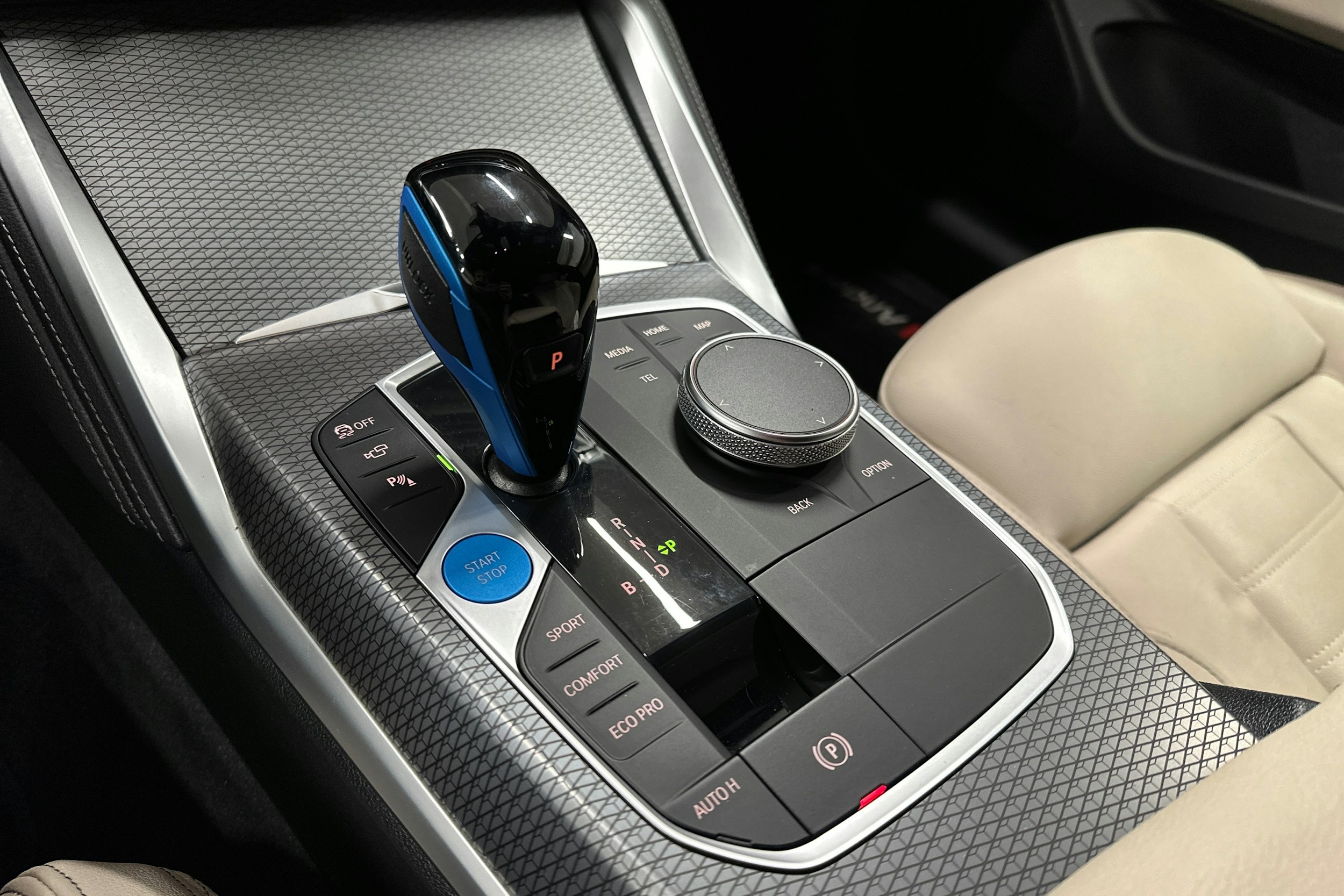 sininen BMW i4 M50 2023 kuva 31.