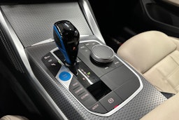sininen BMW i4 M50 2023 kuva 31.