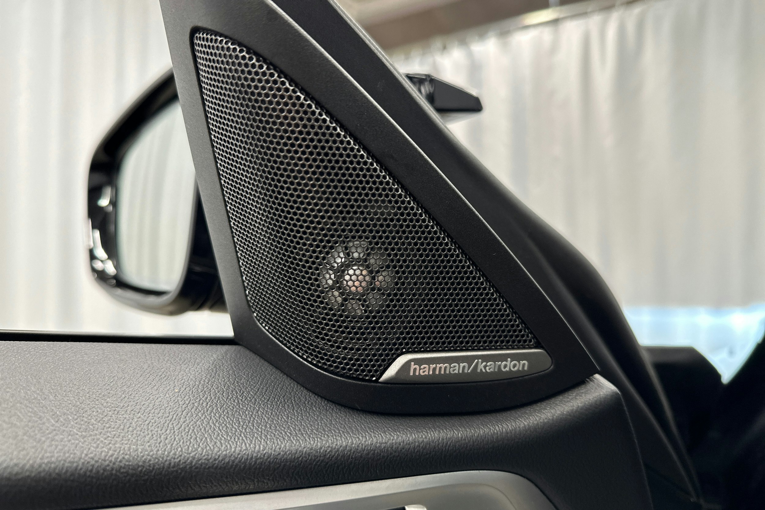 sininen BMW i4 M50 2023 kuva 32.