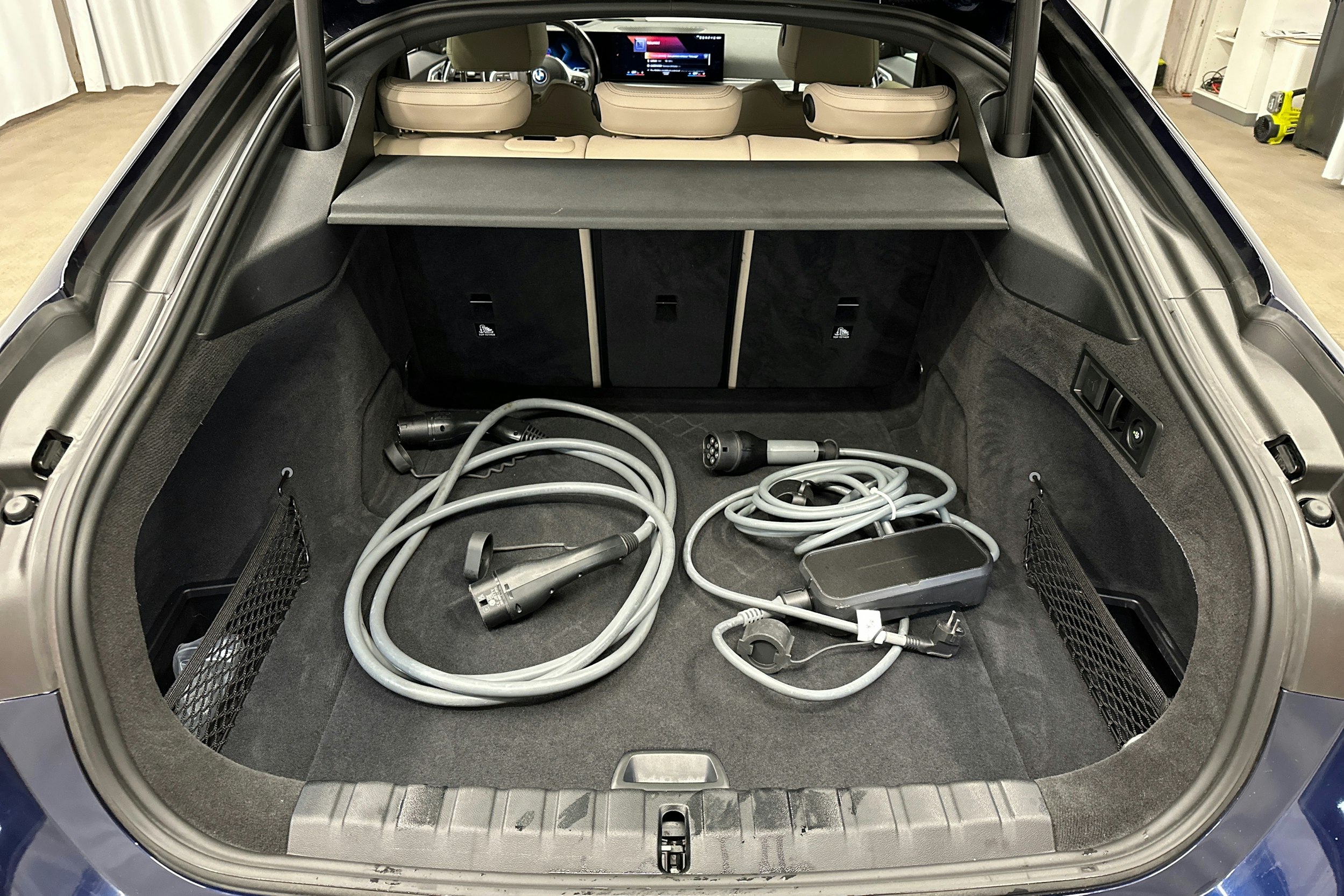 sininen BMW i4 M50 2023 kuva 34.