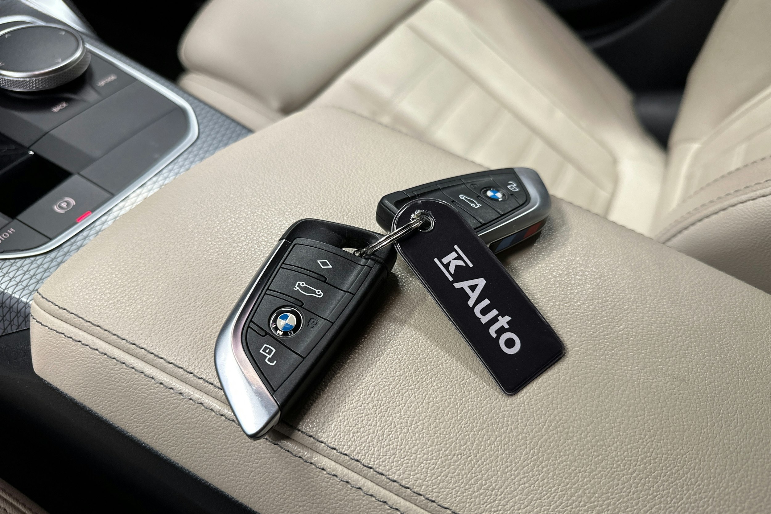 sininen BMW i4 M50 2023 kuva 36.
