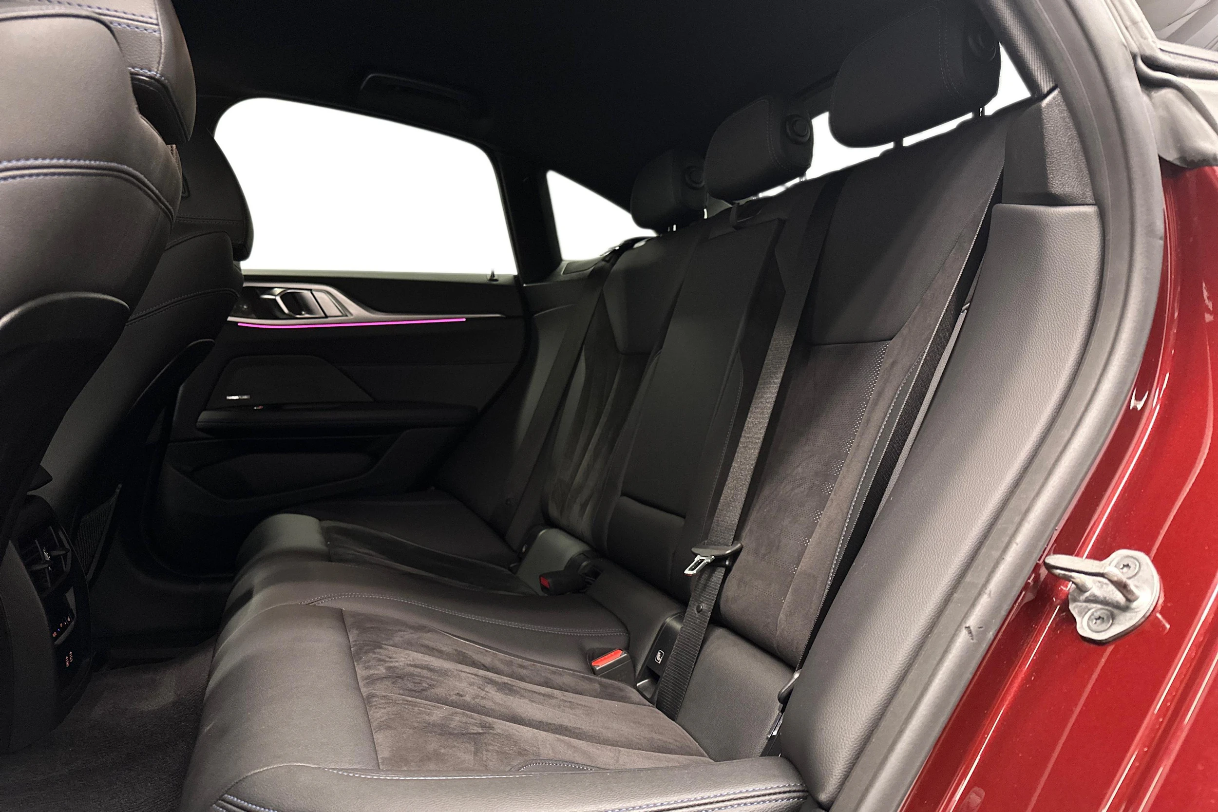 punainen BMW i4 M50 2024 kuva 8.