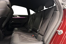 punainen BMW i4 M50 2024 kuva 8.