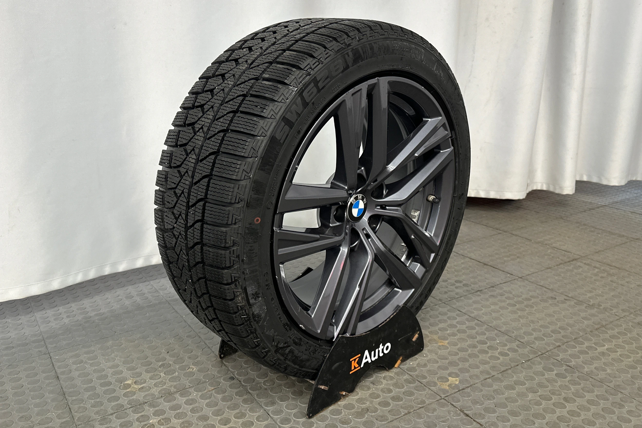 punainen BMW i4 M50 2024 kuva 10.