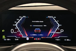 punainen BMW i4 M50 2024 kuva 11.