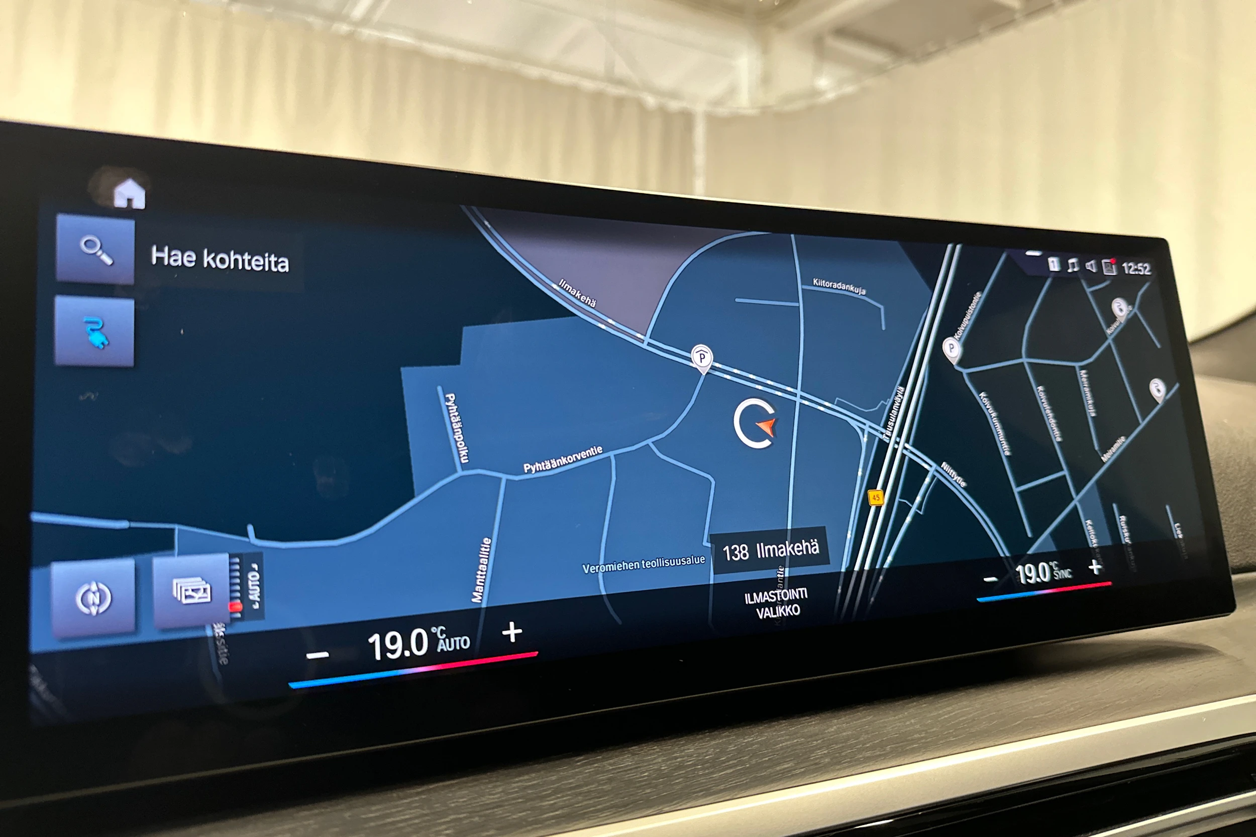 punainen BMW i4 M50 2024 kuva 16.